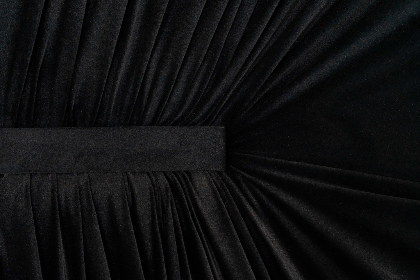 Recámara King Size de 5 pz Bruna - Negro y Nogal